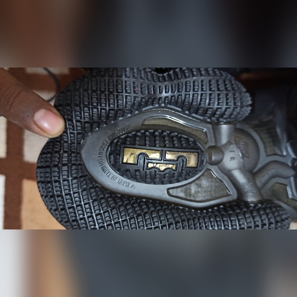 Nike Lebron Xix - Picture 8 of 15